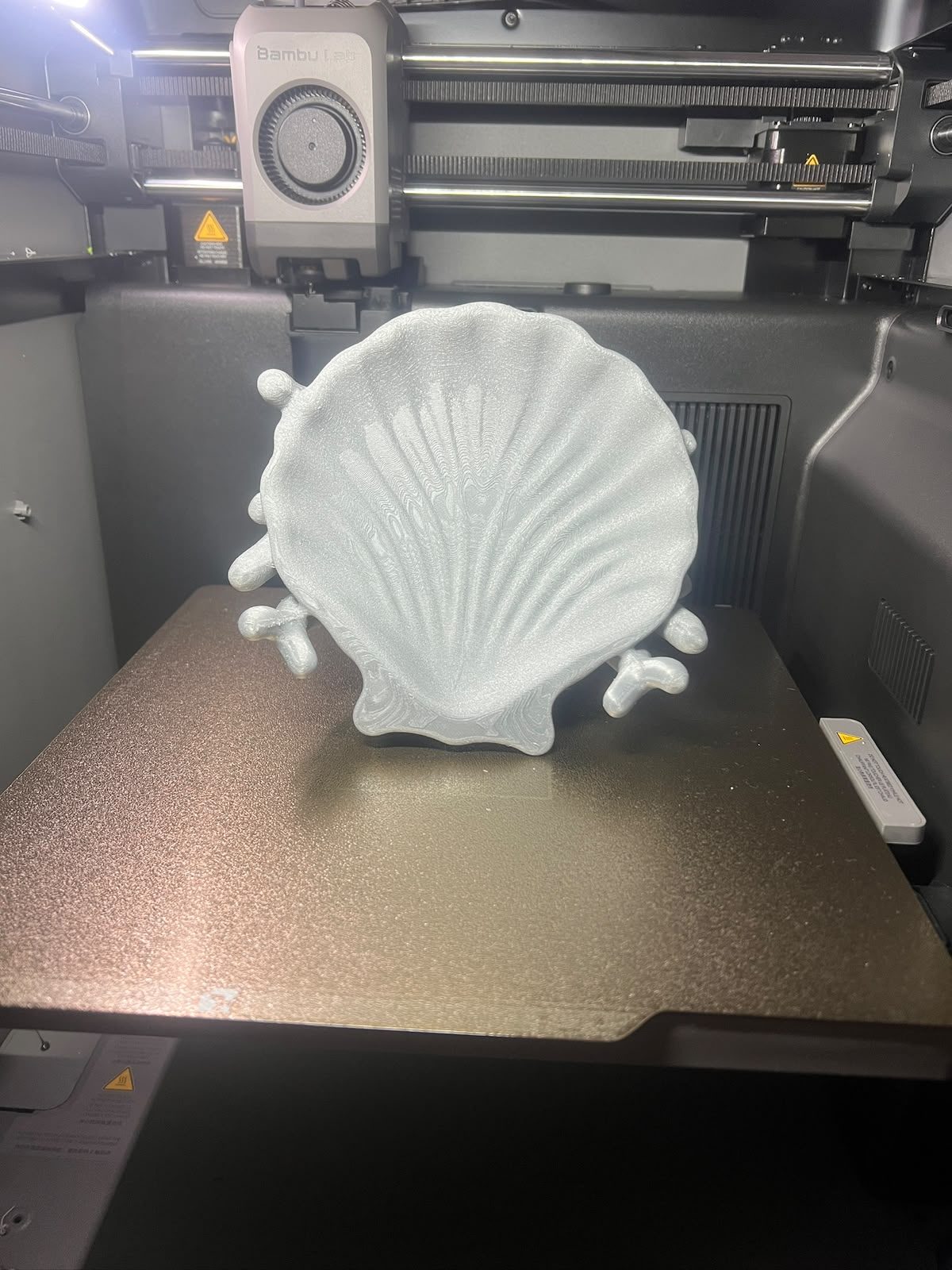 Scoica decorativa in curs de imprimare 3D