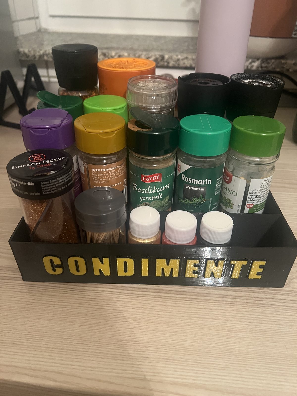 Organizator negru pentru borcane de condimente