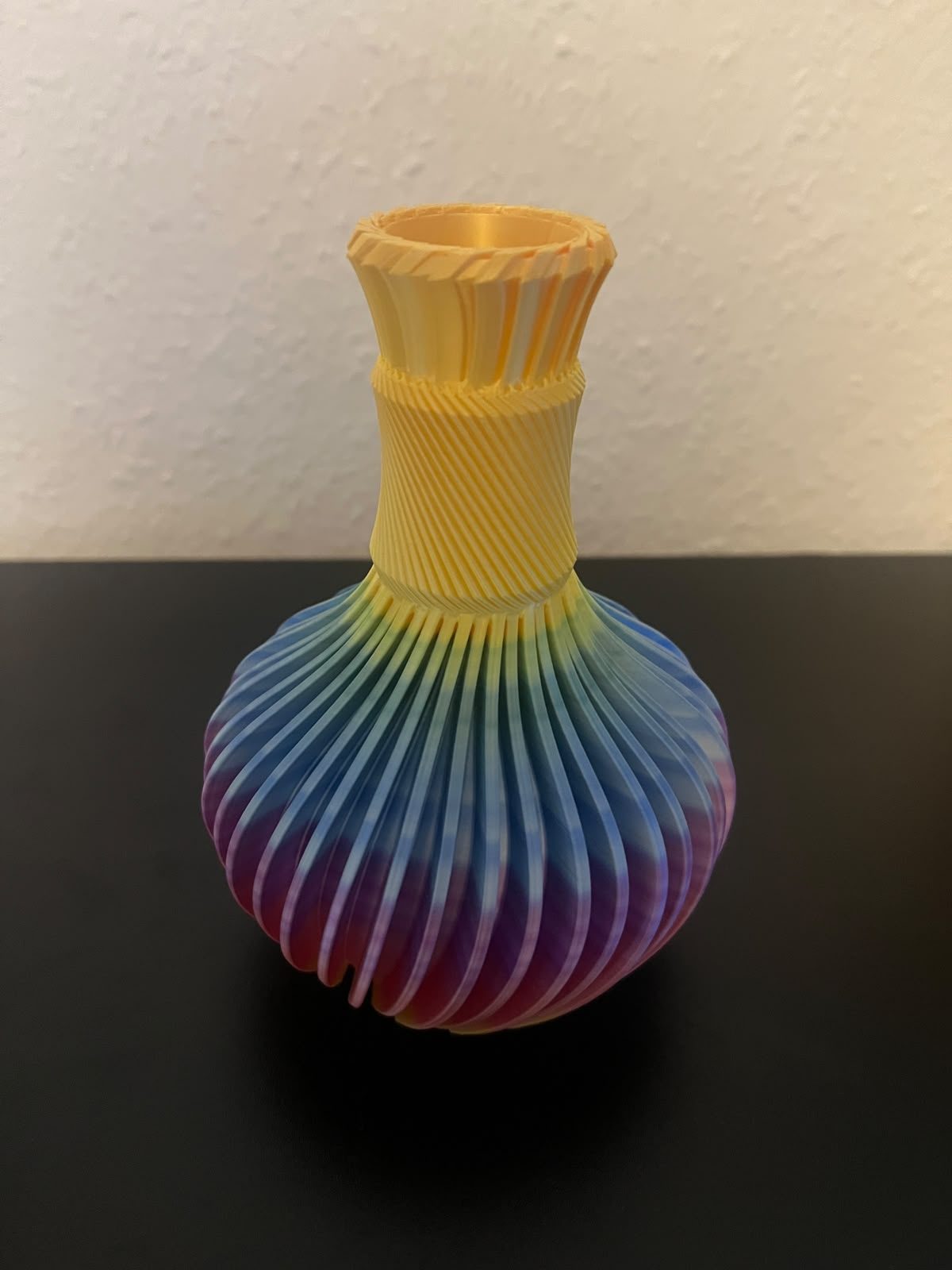 Vaza multicolora imprimat 3D